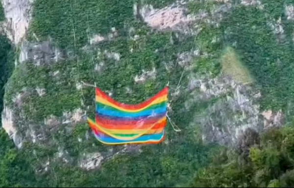 金多多 蹦极项目不用绳子 景区回应：下方有安全网接住 比有绳蹦极便宜1000元