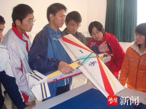 聚美策略 紫牛头条｜17年前高考失利的“小发明家”因本报报道被破格录取，如今他的公司入选福布斯榜单